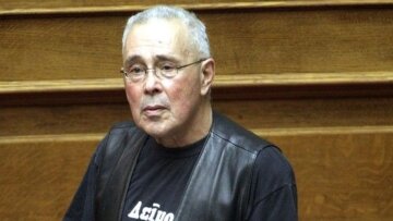 Ζουράρις: Δεν αλλάζω τίποτα από τις δηλώσεις μου για τα νησιά 