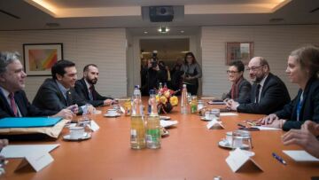 Στη Σύνοδο Κορυφής ο πρωθυπουργός: Συνάντηση, αυτή την ώρα, με Σουλτς