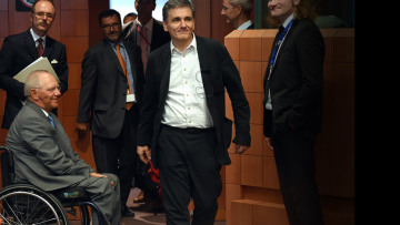 Οι Ευρωπαίοι ζητούν κούρεμα συντάξεων αν δεν πιαστούν οι στόχοι του 2016 λόγω του μποναμά Τσίπρα