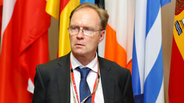 Παραιτήθηκε αιφνιδιαστικά ο Βρετανός πρέσβης στην ΕΕ