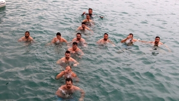 «Χιονισμένα» Φώτα στη Φλώρινα - Στο Ηράκλειο έκαναν μόνοι τους τον Σταυρό!