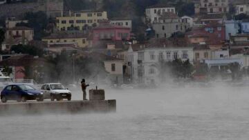 Βίντεο: Εντυπωσιακό φαινόμενο στο Ναύπλιο με την θάλασσα να... «βράζει»