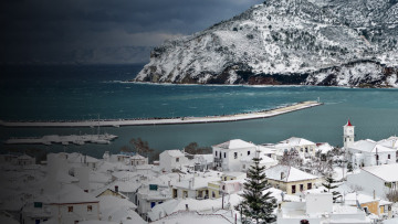 Επιχειρήσεις σωτηρίας για ασθενείς και εγκλωβισμένους σε Εύβοια και Λέσβο 