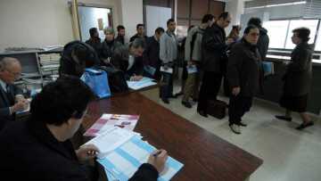 Μαχαίρι έως 22% στις αποδοχές για τα «μπλοκάκια» από το νέο σύστημα εισφορών