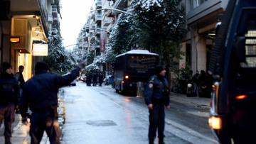 Την «Επαναστατική Αυτοάμυνα» βλέπουν πίσω από την επίθεση με καλάσνικοφ κατά αστυνομικών