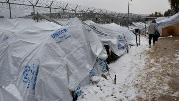 Πάλι δεν αφήνουν δημοσιογράφους να μπουν στην Μόρια 