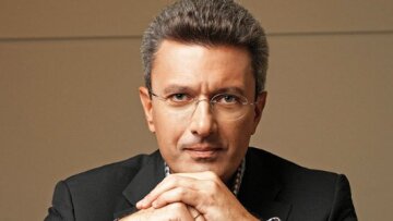 Ο Νίκος Χατζηνικολάου στην παρουσίαση του κεντρικού δελτίου ειδήσεων του Αnt1