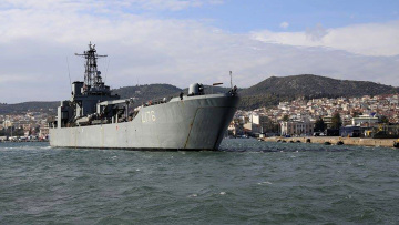 Δήμαρχος Λέσβου κατά Μουζάλα: Φέρατε το πλοίο και κάνετε το λιμάνι πάλι καταυλισμό