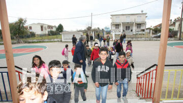 Ξεκίνησαν σχολείο τα προσφυγόπουλα της Μυρσίνης