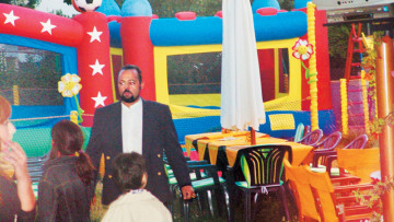 Αρτέμης Σώρρας: Αγόρασε τα ομόλογά του των 2 τρισ. δολαρίων για 2 ευρώ στο Μοναστηράκι