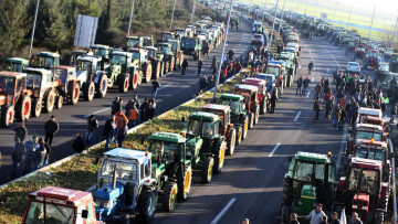 Ξανά στους δρόμους οι αγρότες: Κρίσιμες συσκέψεις και μπλόκα από Δευτέρα