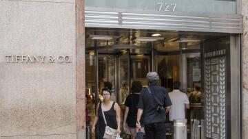 Ο Τραμπ ρίχνει τις πωλήσεις των Tiffany στο Μανχάταν