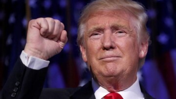 Τραμπ: «Πλαισιώνομαι από μια ομάδα με το υψηλότερο IQ ever...»