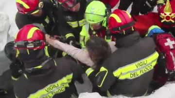 Βίντεο ντοκουμέντο από Ιταλία: Η διάσωση των εγκλωβισμένων στο ξενοδοχείο που χτυπήθηκε από χιονοστιβάδα