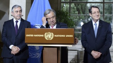 Καταρρίπτονται οι κατηγορίες εναντίον της Αθήνας: Ο Άιντε πρότεινε τις τριμερείς στη Γενεύη