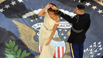 Πώς η Μελάνια Τραμπ μάγεψε έναν 29χρονο επιλοχία 