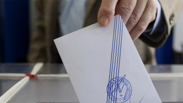 «Double score» της ΝΔ (27,8%) έναντι του ΣΥΡΙΖΑ (13,7%)
