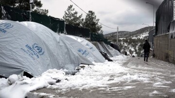 Γιατροί Χωρίς Σύνορα: Εξωφρενικοί οι τρεις θάνατοι προσφύγων λόγω κρύου στην Ελλάδα