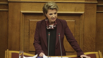 Βουλή: Λιγότερους δημοσίους υπαλλήλους βλέπει η Γεροβασίλη 