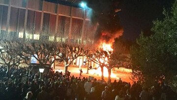 Φωτιές και επεισόδια στο Μπέρκλεϊ για την ομιλία του ακροδεξιού «τρολ» Milo Yiannopoulos