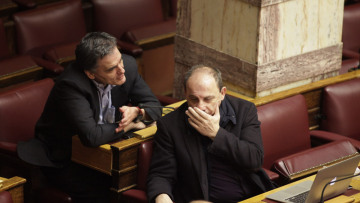 Ο Τσακαλώτος παραδέχεται ότι το 1/3 της συμφωνίας είναι «απολύτως ολοκληρωμένο»