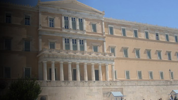 Economist: Οι τρεις λόγοι που «δείχνουν» εκλογές στην Ελλάδα