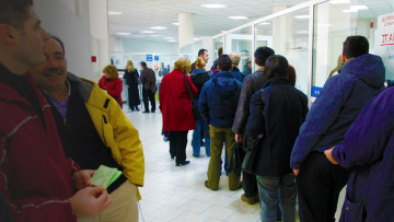 ΔΝΤ: Πληρώνετε 15%-20% παραπάνω φόρους και 24% ΦΠΑ διότι δεν μειώνετε το αφορολόγητο