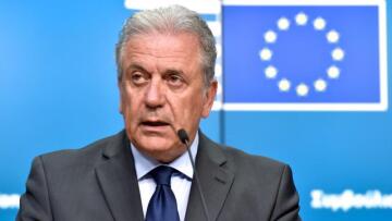 Αβραμόπουλος στο Reuters: Παγκόσμιο ζήτημα η επανεγκατάσταση των προσφύγων