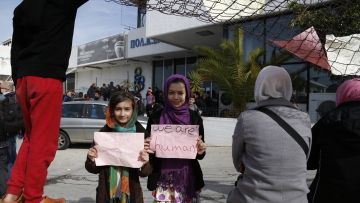 SOS από τη Διεθνή Αμνηστία για τις συνθήκες υγιεινής στο hot spot του Ελληνικού