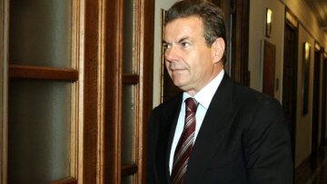 Για έως δυο μήνες στο 10% η εισφορά για τα «μπλοκάκια»