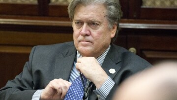 Ο επικεφαλής στρατηγικής του Τραμπ πιστεύει ότι είμαστε στο χείλος του Γ' Παγκόσμιου