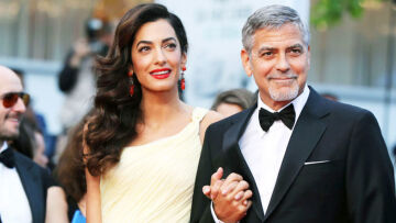 Ο George Clooney επιβεβαίωσε την εγκυμοσύνη της Amal στον Matt Damon 