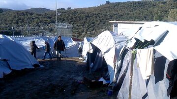 Διεθνής Αμνηστία: Άθλιες και επικίνδυνες οι συνθήκες ζωής των προσφύγων στα ελληνικά νησιά