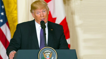 Οι μυστικές υπηρεσίες δεν εμπιστεύονται τον Τραμπ για το φόβο διαρροών