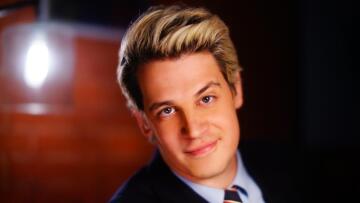 Το ακροδεξιό τρολ Milo Yiannopoulos υποστηρίζει σε βίντεο την... παιδοφιλία