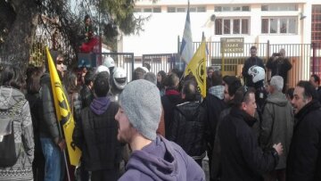 MAT έξω απο το 1ο δημοτικό Ωραιοκάστρου λόγω συγκεντρώσεων για τα προσφυγόπουλα