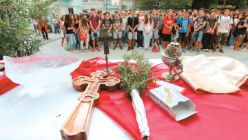 Μόνο «Φάκελοι Θρησκευτικών» αντί βιβλίων στα σχολεία