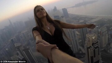 Ντουμπάι: Συνελήφθη από την αστυνομία η καλλονή που «κρεμάστηκε» από τον ουρανοξύστη