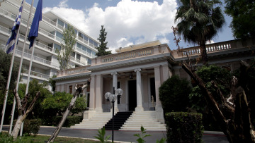 Σύσκεψη Τσίπρα με το οικονομικό επιτελείο για τα αντισταθμιστικά