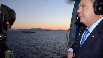 Καμμένος προς Τσαβούσογλου: Ας πατήσει το πόδι του στα Ίμια να δούμε πώς θα φύγει