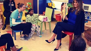 Το άλλο πρόσωπο της Μελάνια Τραμπ: Διαβάζει παραμύθια σε άρρωστα παιδάκια