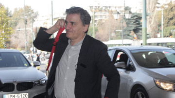 Με τρεις «κίτρινες κάρτες» από τους θεσμούς ολοκληρώθηκε η συνάντηση