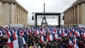 Ο Φιγιόν καλοπιάνει τους υποστηρικτές του με συγγνώμες!