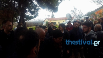 Βίντεο: Διαμαρτυρία γυναίκας σε Τσίπρα στη Θεσσαλονίκη - «Εσύ ζεις με 400 ευρώ;»