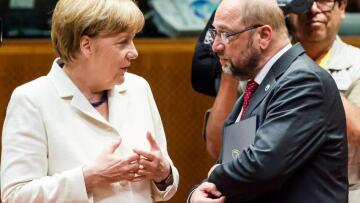 Δημοσκόπηση ARD: Στήθος με στήθος η διαφορά Μέρκελ - Σουλτς