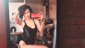 Μαύρο κορμάκι και πανύψηλες μπότες - Η Bella Hadid ξαναχτυπά 