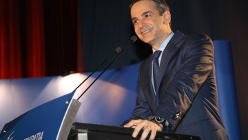 Μητσοτάκης: «Βρέχει λεφτά κι εμείς κρατάμε ομπρέλα, επειδή η κυβέρνηση παίζει θέατρο»