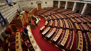 Μια ημέρα μετά το Eurogroup η συζήτηση για την προανακριτική σχετικά με τα εξοπλιστικά