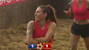 «Survivor»: Όταν η Ευρυδίκη έβγαλε την μπλούζα της σαν ποδοσφαιριστής!