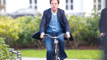 Μαρκ Ρούτε: Το 7ο παιδί μιας οικογένειας που φοράει τζιν και διδάσκει ακόμα, έγινε «σύμβολο της Ευρώπης»